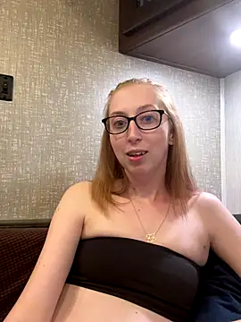 Sweet-vixen nude strip on cam for live sex chat