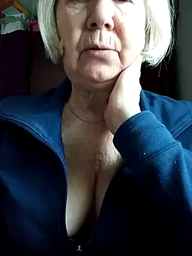 KlaudiaDarling nude strip on cam for live sex chat