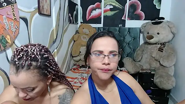 Manzanahot9 nude strip on cam for live sex chat