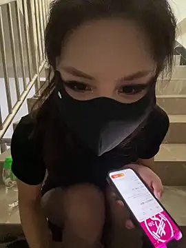 Carlin-yiyi nude strip on cam for live sex chat