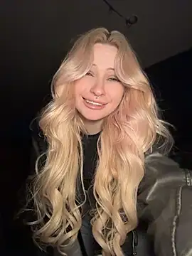 DayaFoxy nude strip on cam for live sex chat