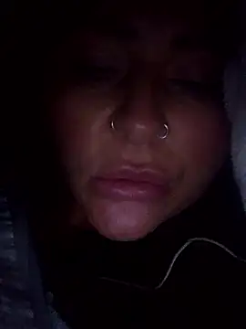 Kandi-kiss nude strip on cam for live sex chat