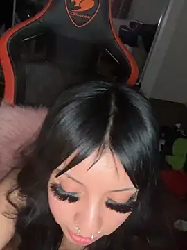 MakeDollywet nude strip on cam for live sex chat