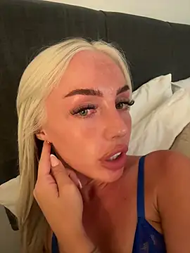 Livsaphire nude strip on cam for live sex chat