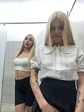 Sukidaa nude strip on cam for live sex chat